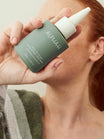 Alpha-H Healthy Scalp Exfoliating Treatment imagen de ambiente