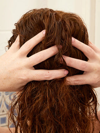 Alpha-H Healthy Scalp Exfoliating Treatment haar
