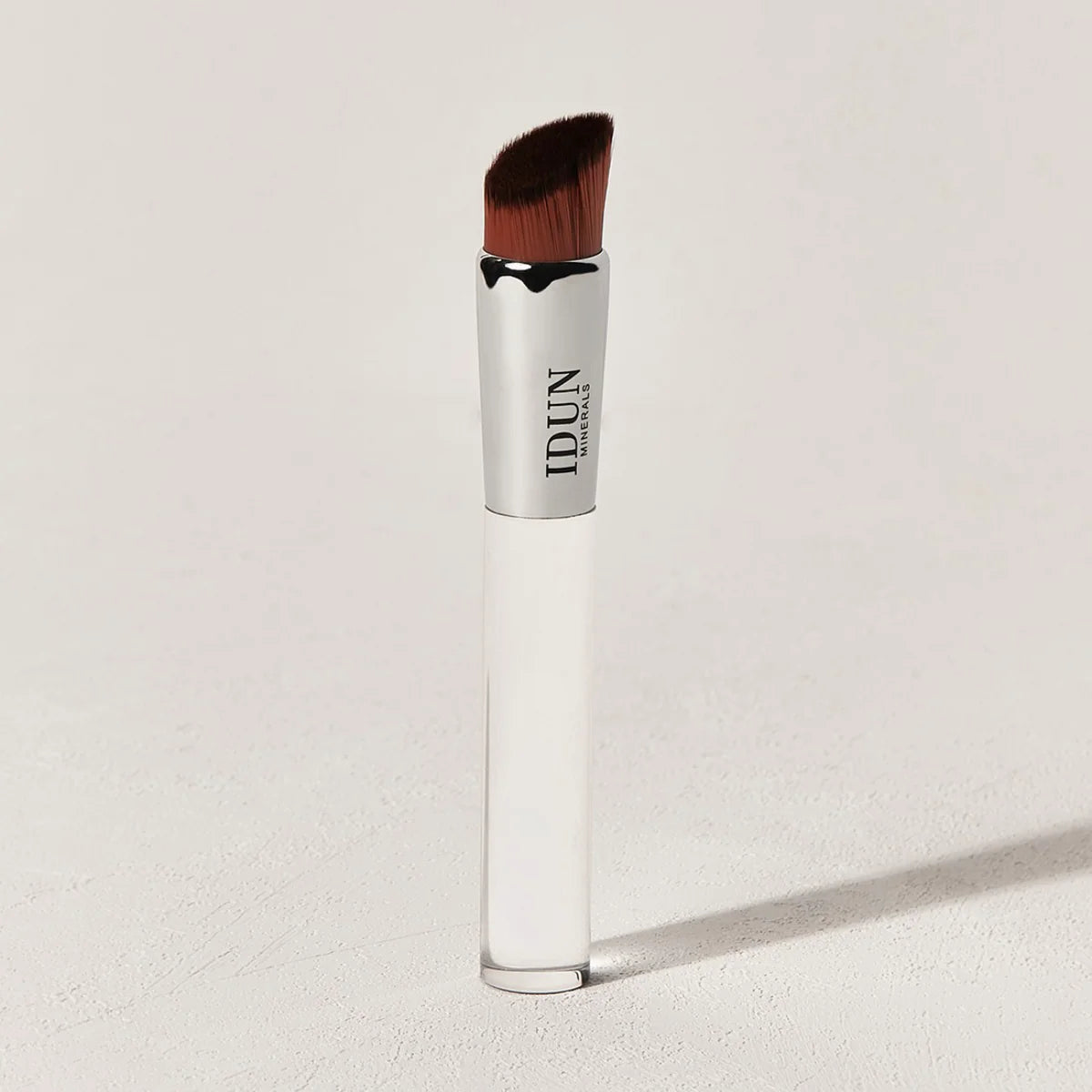 IDUN Minerals Liquid Foundation Brush ambiente