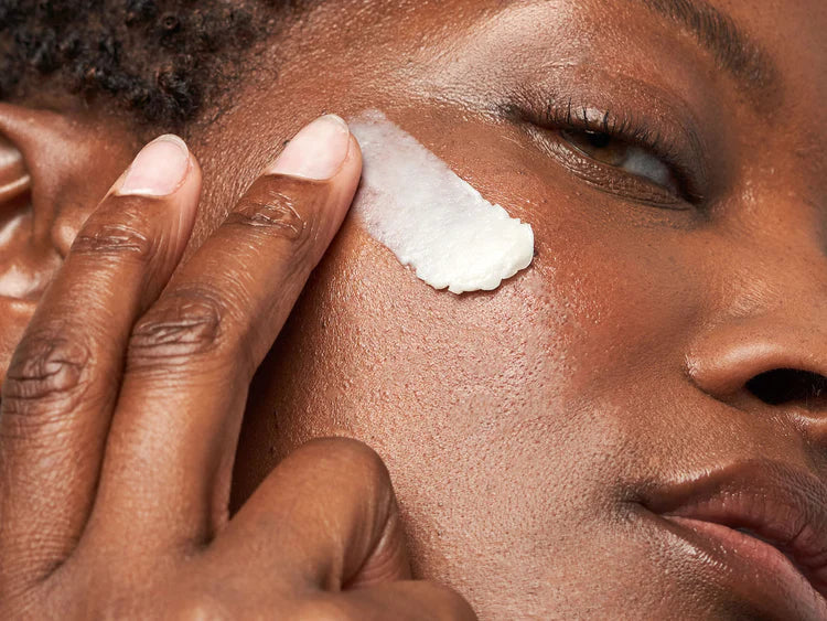 Image Skincare AGELESS+ Retinol - Overnight Masque 0.5% Retinol Complex 50g textura en la piel