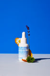 Malin+Goetz Replenishing Face Serum ambiente con manzanilla