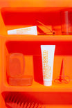 Malin+Goetz lip balm spf y sunscreen ambiente