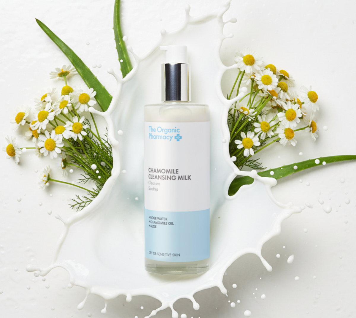 The Organic Pharmacy Chamomile Cleansing Milk ambiente
