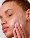Alpha-H Daily Essential Moisturiser SPF50 aplicado sobre el rostro