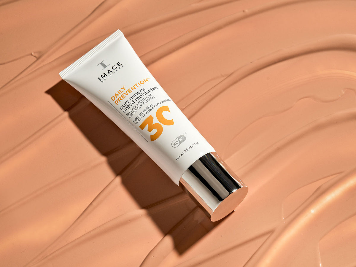 Image Skincare Daily Prevention Pure Mineral Tinted Moisturizer SPF 30 ambiente
