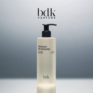 BDK Parfums Bouquet de Hongrie Shower Gel frasco con dosificador en estudio con logo bdk