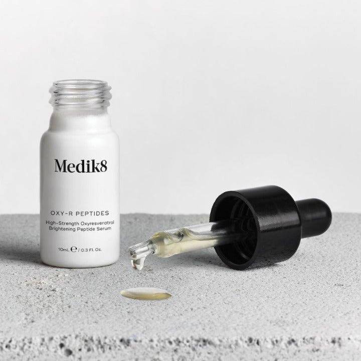 Medik8 Oxy-R Peptides 2x 10ml frasco con pipeta y gota de sérum