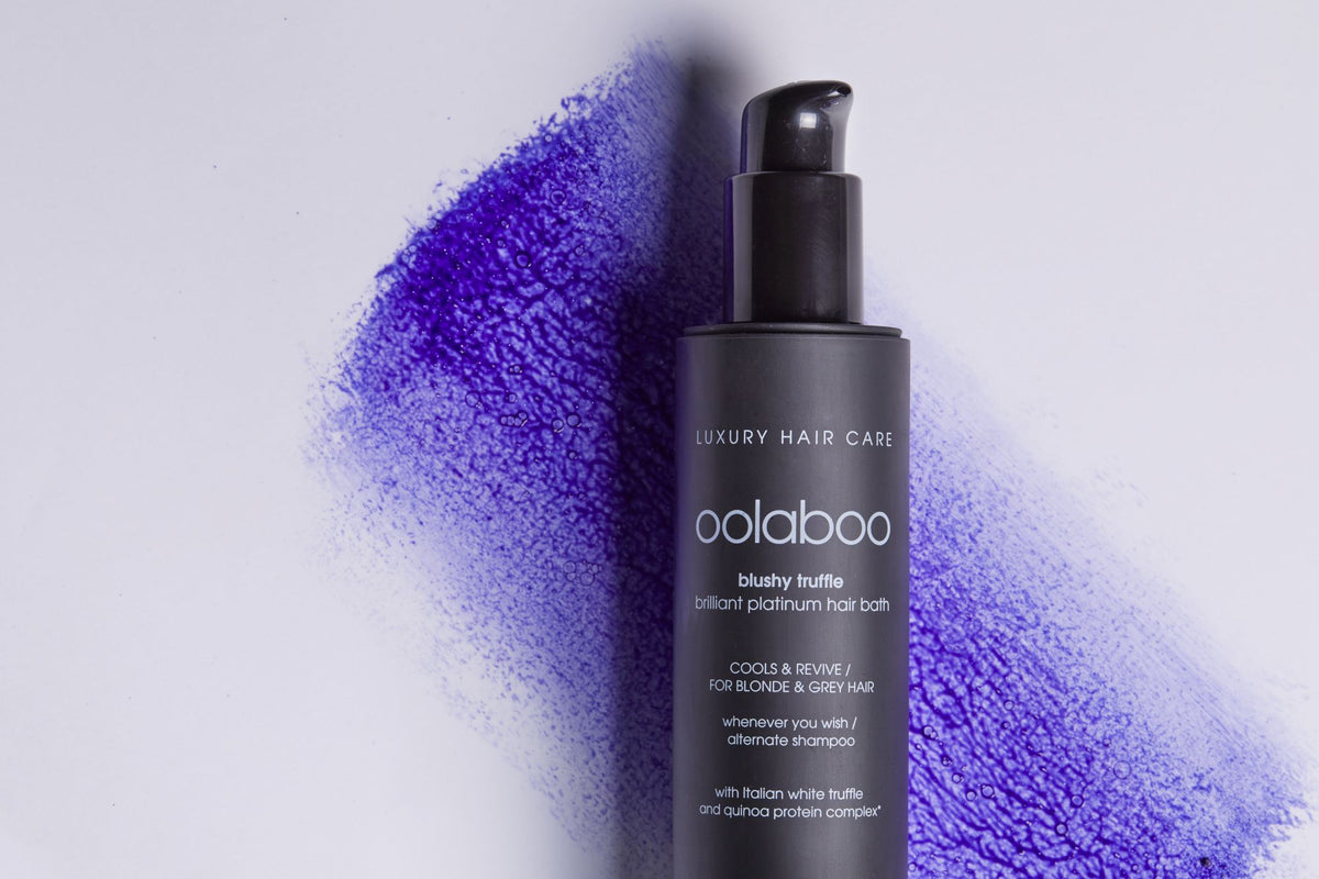 Oolaboo Blushy Truffle Platinum Shampoo con trazo de pintura violeta