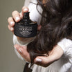 Oolaboo Blushy Truffle Sparkling Oil en el cabello