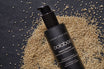 Oolaboo Bouncy Bamboo Repair Shampoo sobre un lecho de semillas