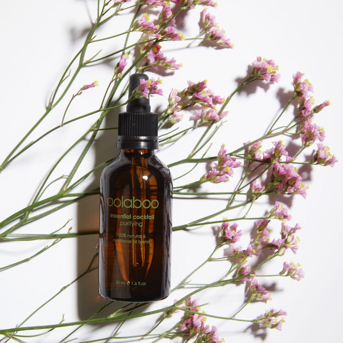 Oolaboo Essential Cocktail Purifying entre florecillas rosas