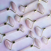 Oolaboo Rosé Quartz Beauty Roller meerdere rollers op lila