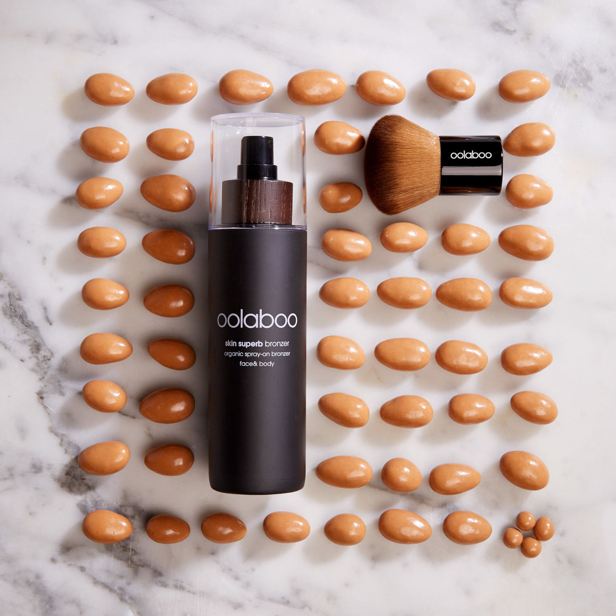 Oolaboo Skin Superb Organic Spray-on Bronzer con brocha y almendras
