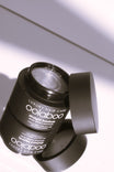 Oolaboo Straight Baobab Pomade tarro abierto con textura de pomada