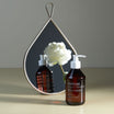 Oolaboo Super Foodies Calm Cleansing Face Oil junto al espejo con peonía