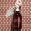 Oolaboo Super Foodies Happy Hand Soap entre manos de papel