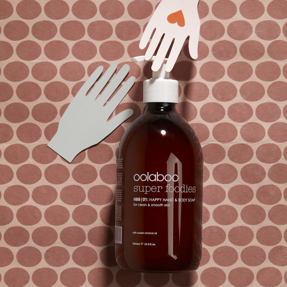 Oolaboo Super Foodies Happy Hand Soap entre manos de papel