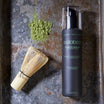 Oolaboo Therapeutic Green Tea Stop Dandruff Shampoo con matcha y batidor