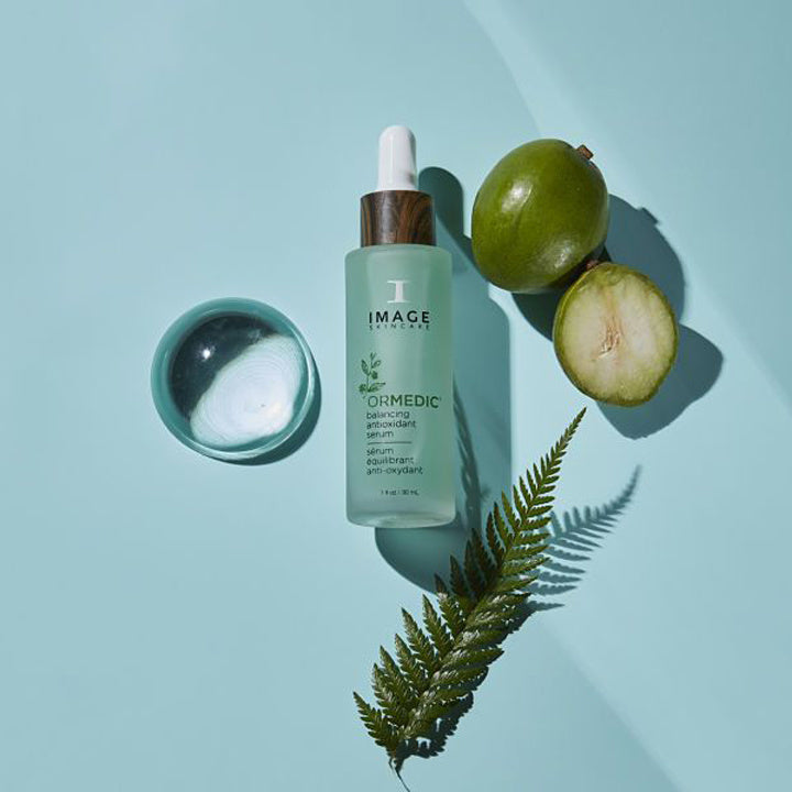 Image Skincare ORMEDIC - Balancing Antioxidant Serum ambiente