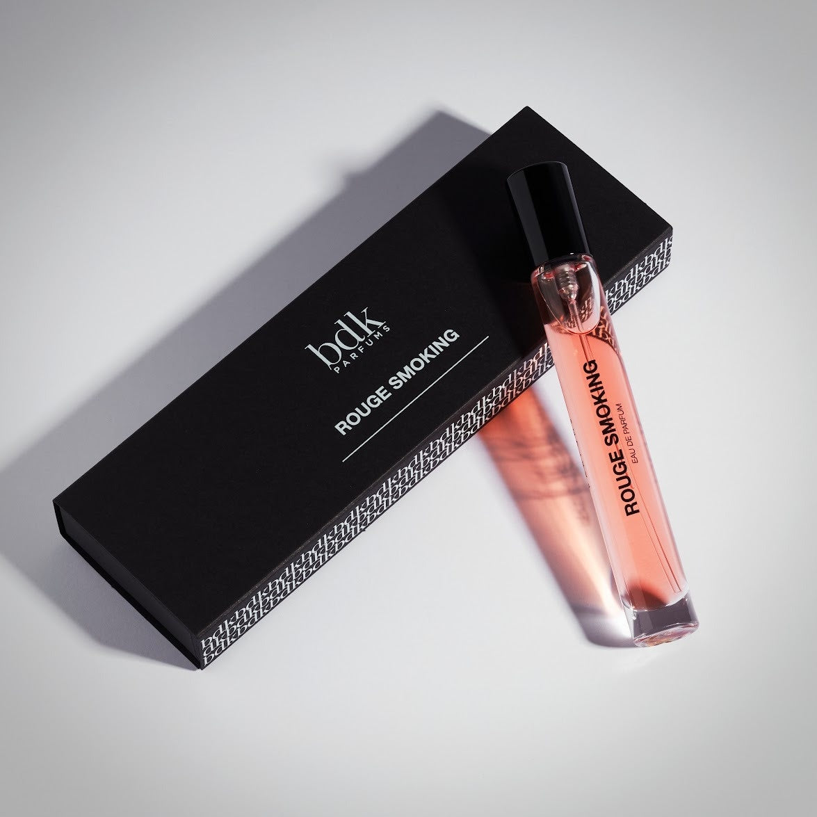 BDK Parfums Eau de Parfum - Rouge Smoking muestra ambiente